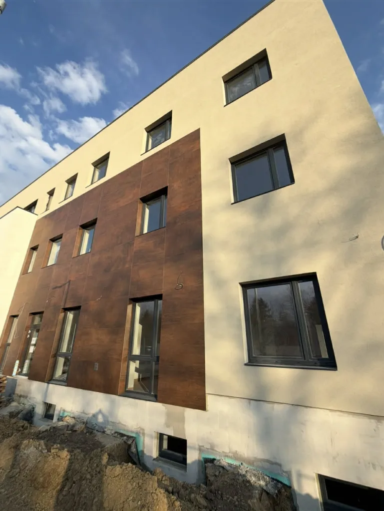 Csimborasszó Egészségügyi Központ – Homlokzat Hőszigetelés